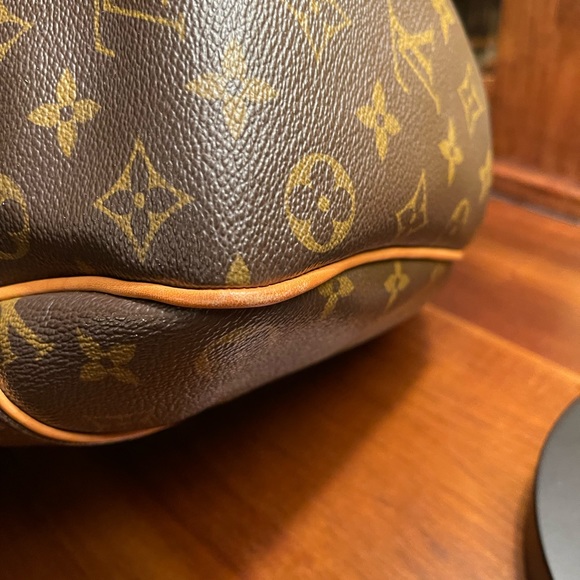 Authentic Louis Vuitton Monogram Galleria PM - Picture 8 of 16